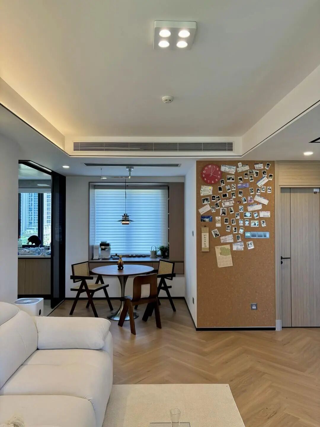 果然还是年轻人“鬼点子”多！飘窗换个思路设计，实用性直接翻倍__果然还是年轻人“鬼点子”多！飘窗换个思路设计，实用性直接翻倍