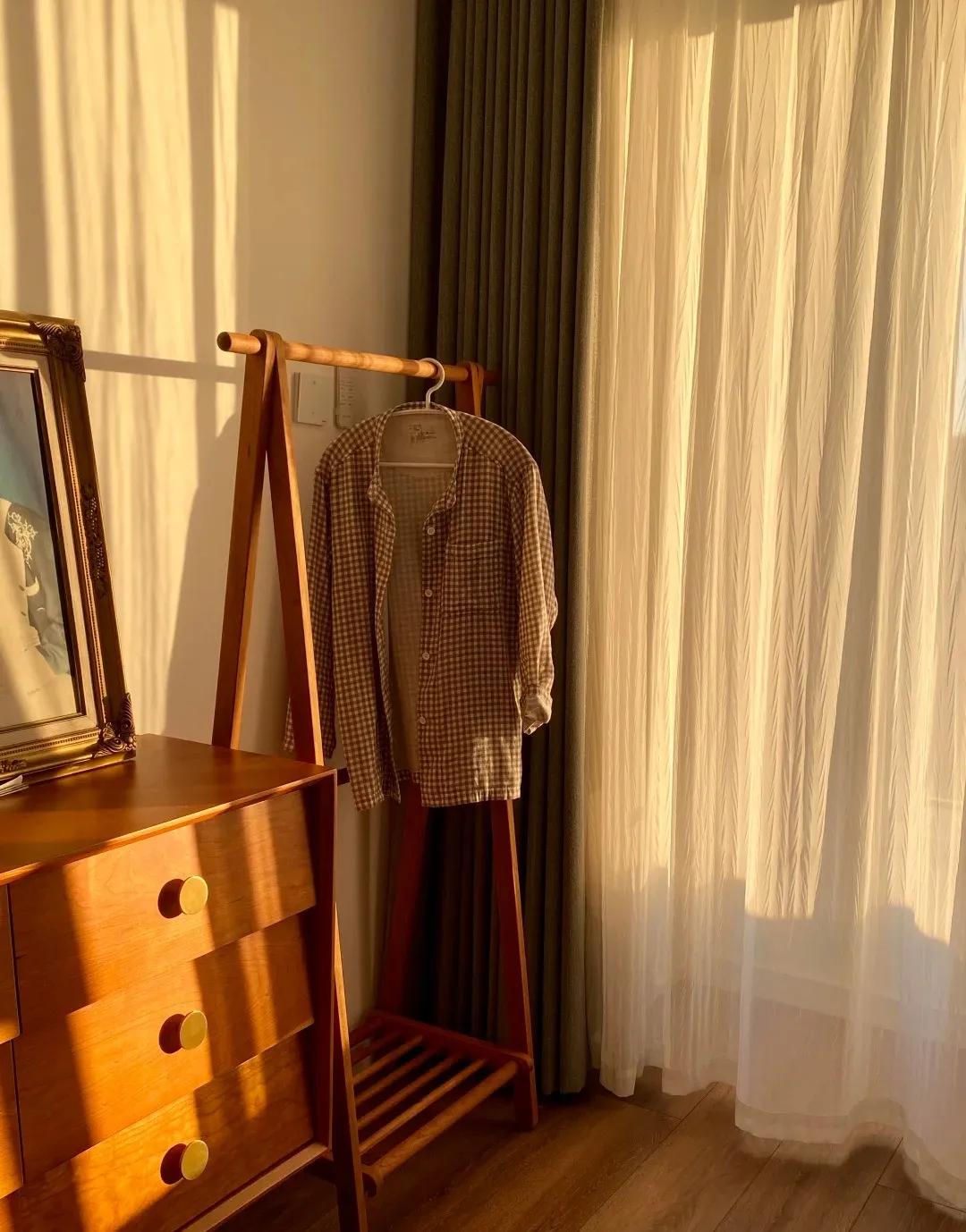 老百姓家里的卧室，建议不买这些“无用”家具，不仅多花钱还占地__老百姓家里的卧室，建议不买这些“无用”家具，不仅多花钱还占地