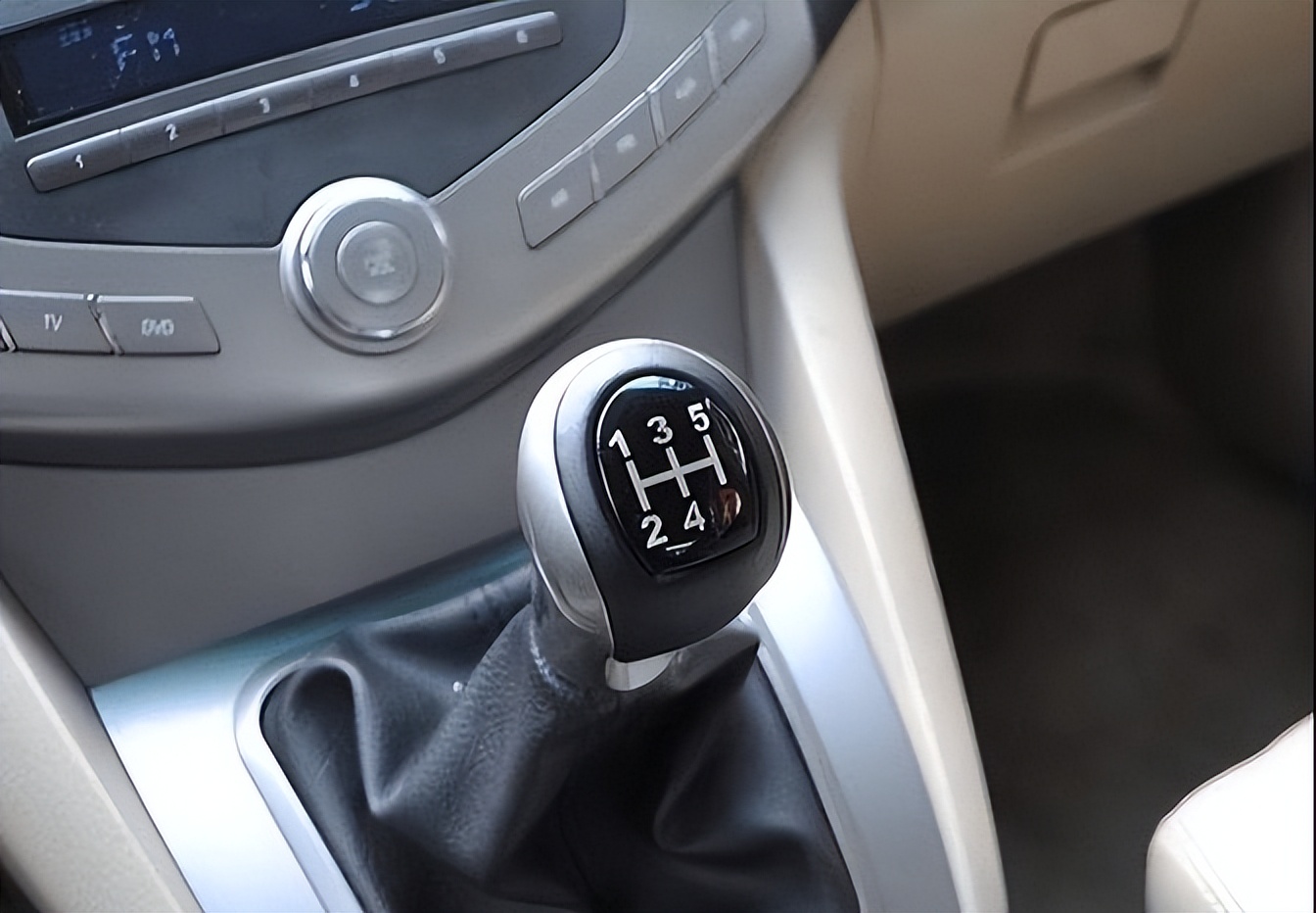 手动挡变速箱怎么称呼__变速箱手动挡什么类型