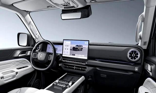 坦克300 Hi4-T升级了,宁德电芯加入,价格不变性能更强-有驾