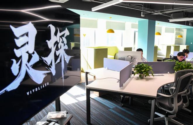 中国首部超百分钟AI拟真剧集诞生上海,意味着什么? | 新产业·申动力_中国首部超百分钟AI拟真剧集诞生上海,意味着什么? | 新产业·申动力_