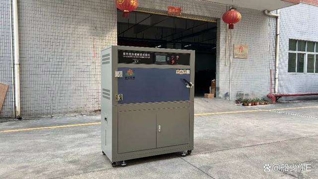 汽车保险杠涂层紫外线稳定性测试箱-有驾