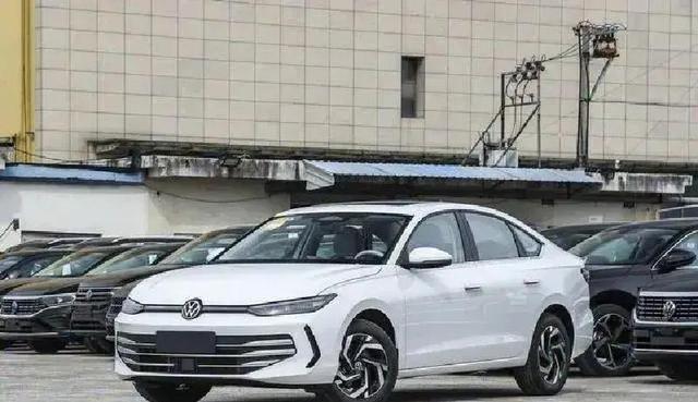大众朗逸Pro降价升级求生存，为何还是比不过比亚迪秦PLUS？-有驾