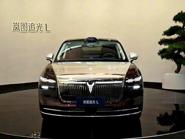 岚图追光L上市，搭载乾崑ADS，支持5C超充-有驾