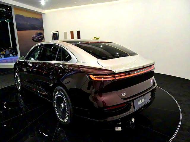 岚图追光L上市，搭载乾崑ADS，支持5C超充-有驾