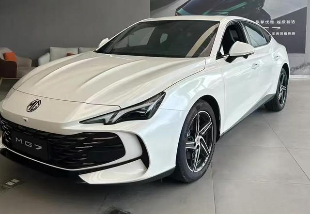 名爵MG7运动豪车排面足！值买理由揭秘-有驾