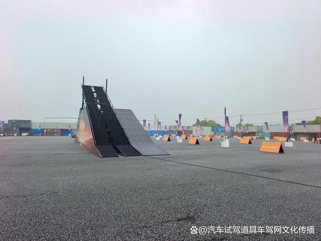 汽车越野器械个性化就近出租-有驾